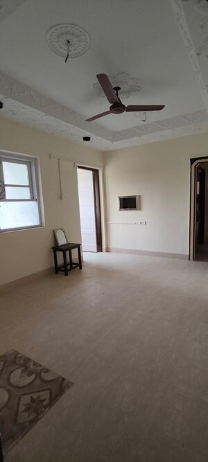 1 BHK Apartment For Rent in Silver Apartments Prabhadevi, Prabhadevi