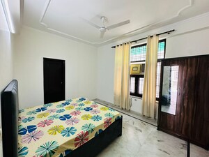 Bedroom in 2 BHK Builder Floor at Sector 40 – for Rent