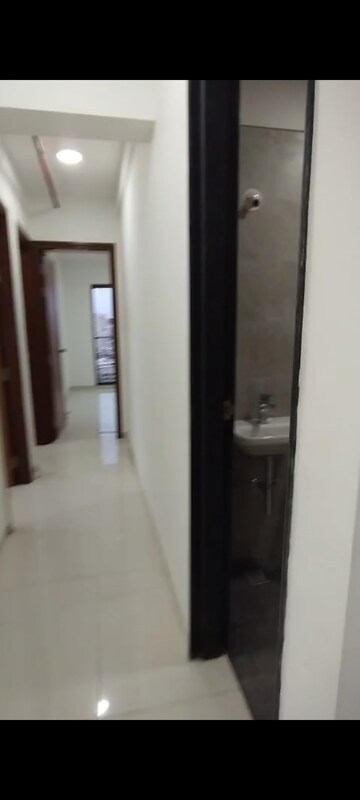 Building Lobby in 3 BHK Apartment at Best Complex Andheri West, Andheri West – for Rent