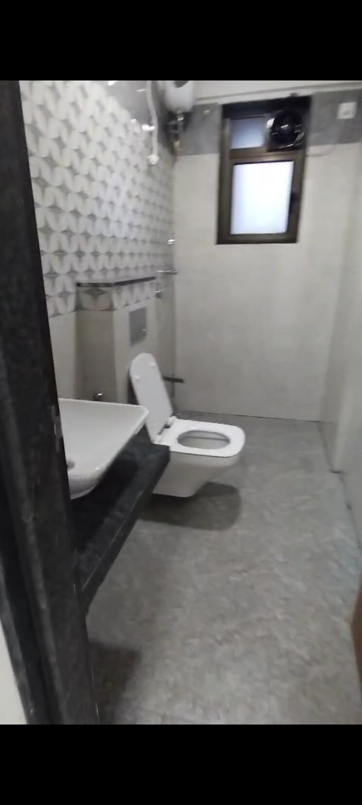 Bathroom, best-complex-andheri-west 3 Bedroom 950 Sq.Ft. Apartment In Andheri West Mumbai 9278158