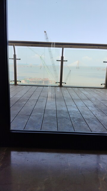 Room in 3 BHK Apartment at Vision Crest, Dadar West – for Sale