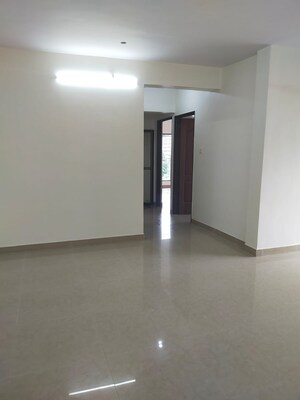 Room in 2 BHK Apartment at Pebbles Marina, Santacruz West – for Sale