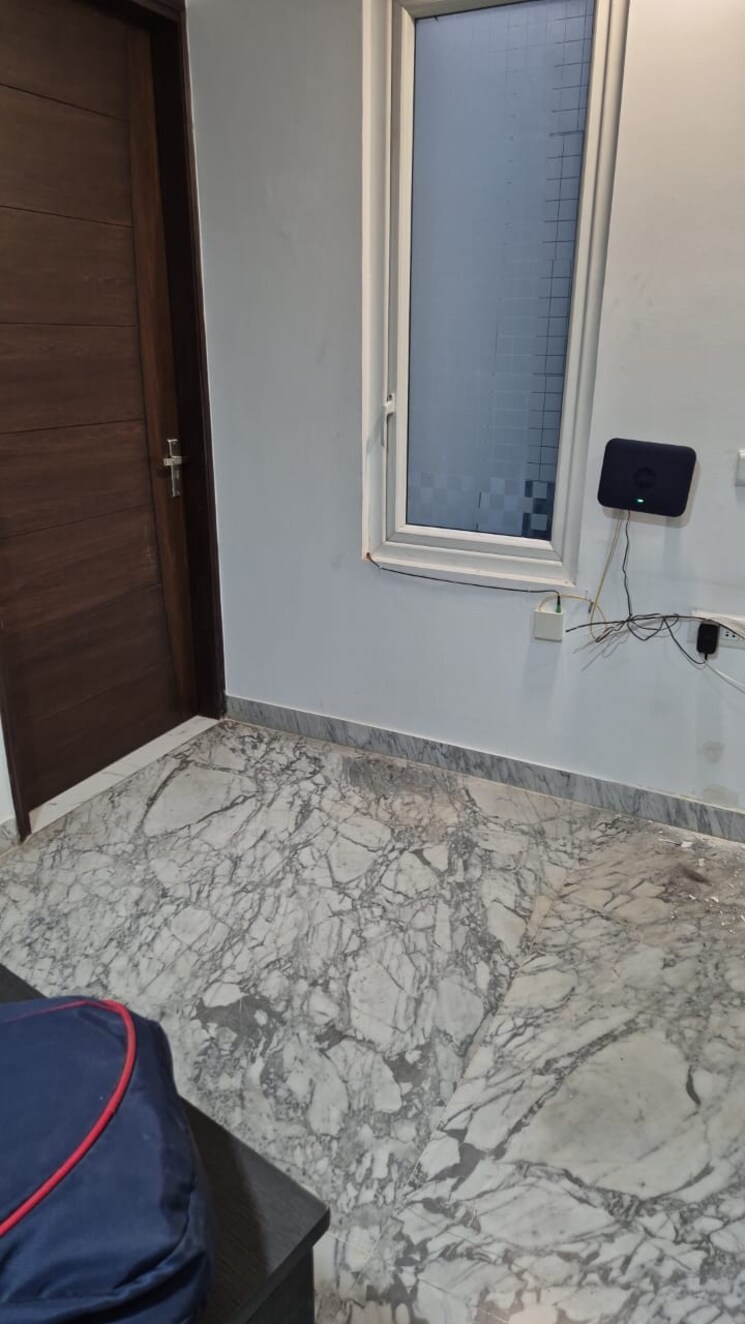 Room, defence colony 3 Bedroom 217 Sq.Yd. Independent House In Defence Colony Delhi 9278171