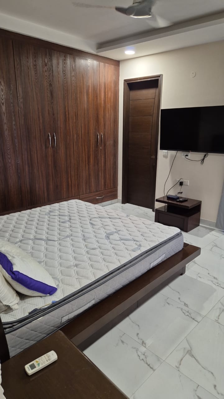 3 BHK + Pooja Room,Servant Room,Extra Room Independent House For Rent in Defence Colony