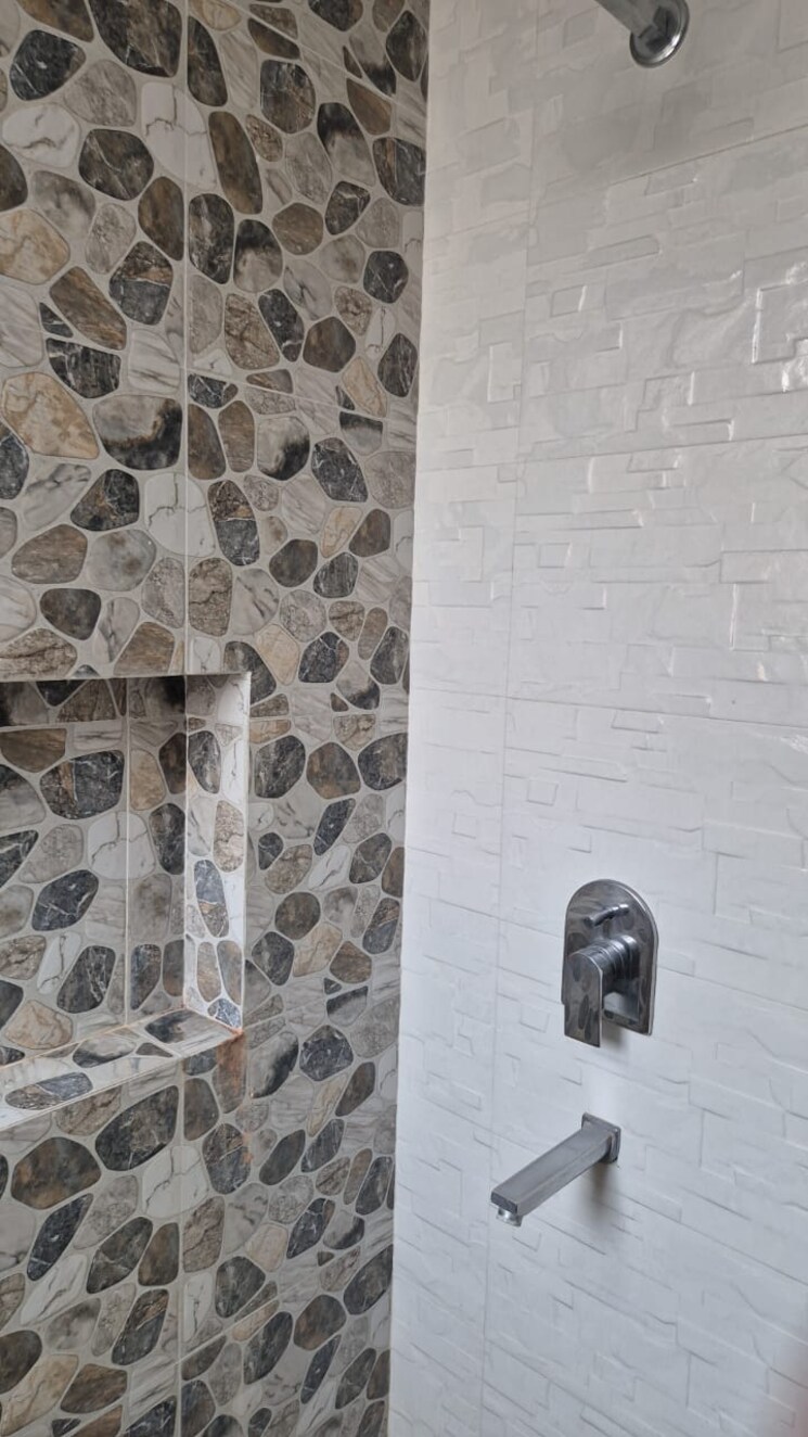 Bathroom, defence colony 3 Bedroom 217 Sq.Yd. Independent House In Defence Colony Delhi 9278171