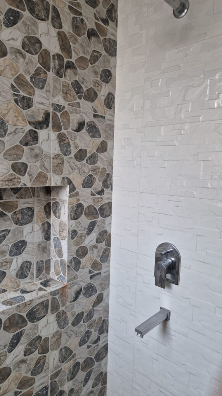 Bathroom, defence colony 3 Bedroom 217 Sq.Yd. Independent House In Defence Colony Delhi 9278171