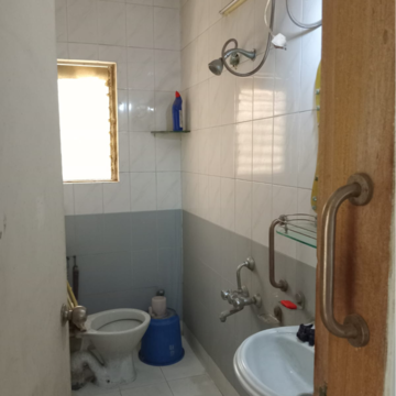 Bathroom in 1 BHK Apartment at Empire Estate Q Building Society, Pimpri Chinchwad Pcmc – for Rent