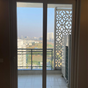 Room in 3 BHK Apartment at DLF The Primus, Sector 82a – for Rent
