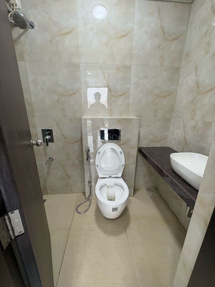 Bathroom, raymond-ten-x-habitat 1 Bedroom 418 Sq.Ft. Apartment In Swastik Garden Thane 9278221