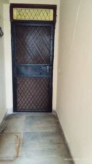 Furnished Amenities in 2 BHK Builder Floor at Paryavaran Complex – for Sale