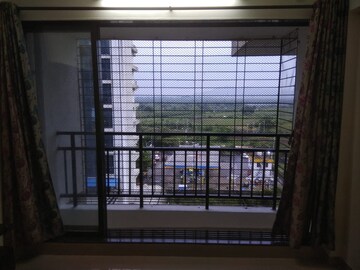 Room in 2 BHK Apartment at Shah Royale, Kharghar – for Rent