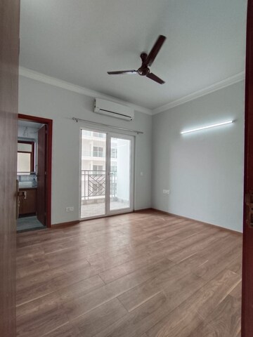 Room in 3 BHK Apartment at Central Park Flower Valley Aqua Front Towers, Sohna Sector 33 – for Rent