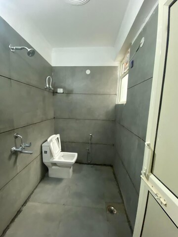 Furnished Amenities in 1 BHK Builder Floor at Maidan Garhi – for Rent