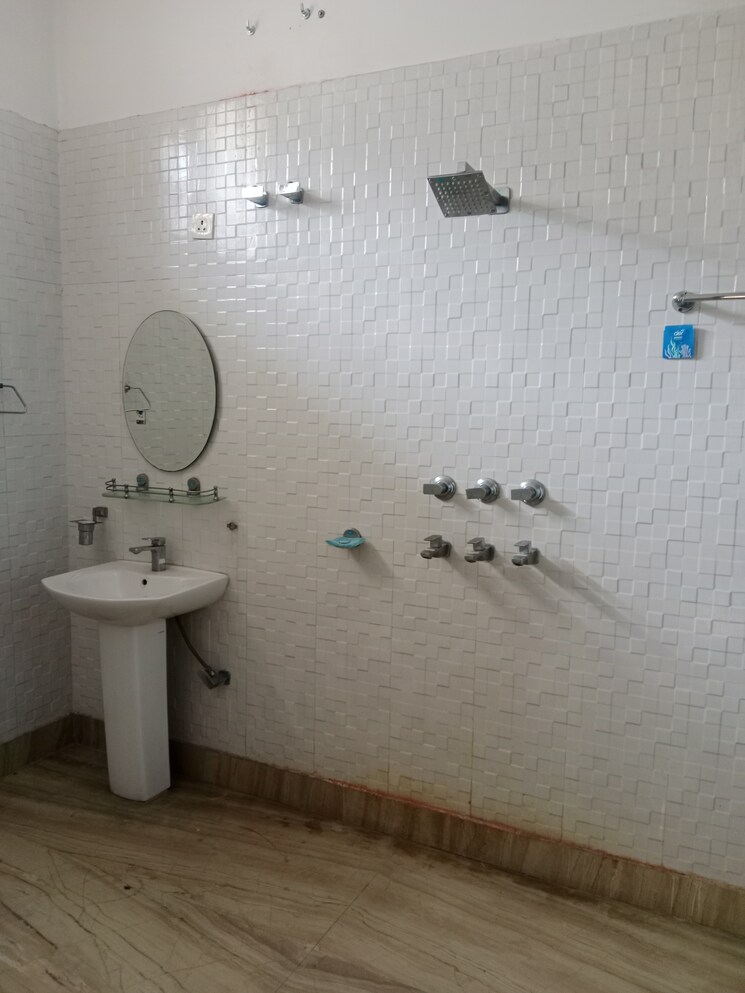 Bathroom, sector 13 2.5 Bedroom 1963 Sq.Ft. Builder Floor In Sector 13 Panipat 9278289