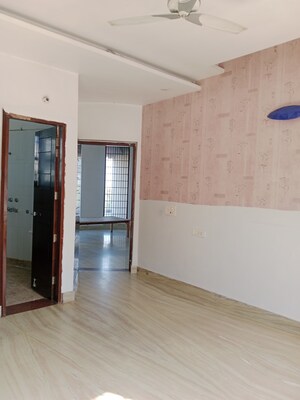 Room in 2.5 BHK Builder Floor at Sector 13 – for Rent