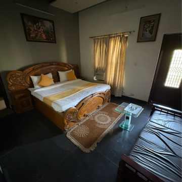 Bedroom in 5 BHK Penthouse at Sector 9a – for Rent