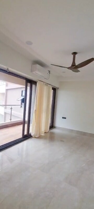 Room in 3 BHK Apartment at Surbhi CHS Andheri West, Andheri West – for Rent