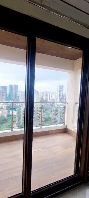 Room in 3 BHK Apartment at Surbhi CHS Andheri West, Andheri West – for Rent