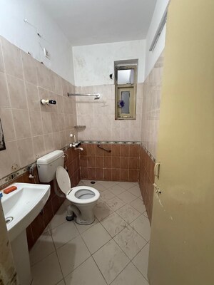 Bathroom in 3.5 BHK Independent House at Eldeco Ananda, Sector 48 – for Rent