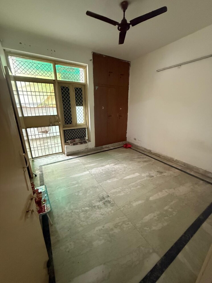 Room, eldeco-ananda 3.5 Bedroom 300 Sq.Mt. Independent House In Sector 48 Noida 9278302