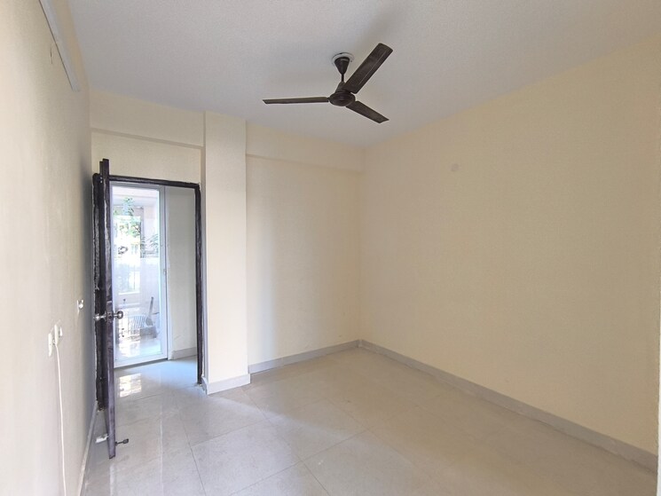 Room, signature-the-serenas 2 Bedroom 724 Sq.Ft. Apartment In Sohna Sector 36 Gurgaon 9278313