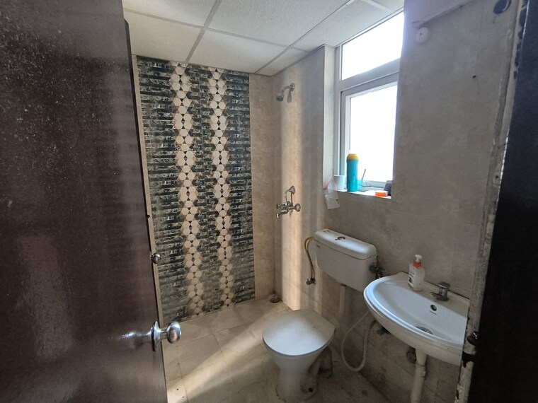 Bathroom, signature-the-serenas 2 Bedroom 724 Sq.Ft. Apartment In Sohna Sector 36 Gurgaon 9278313