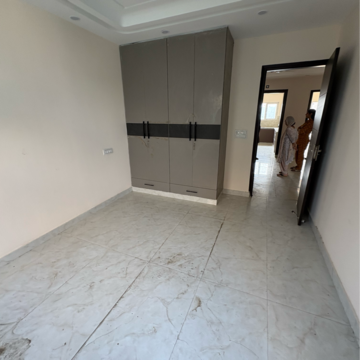 Room in 3 BHK Builder Floor at Sector 9 – for Sale