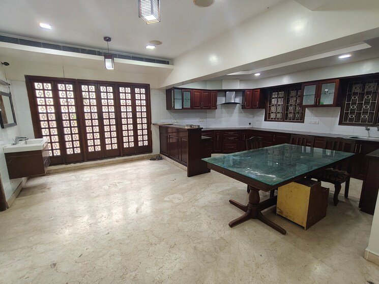 Living Room, west mambalam Commercial Office Space 7000 Sq.Ft. In West Mambalam Chennai 9278397