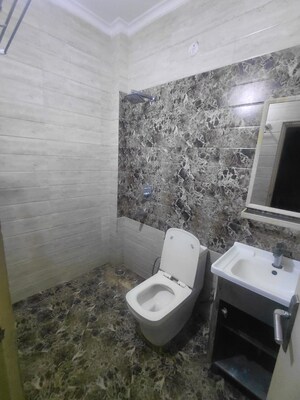 Bathroom in 2 BHK Builder Floor at Sector 40 – for Rent