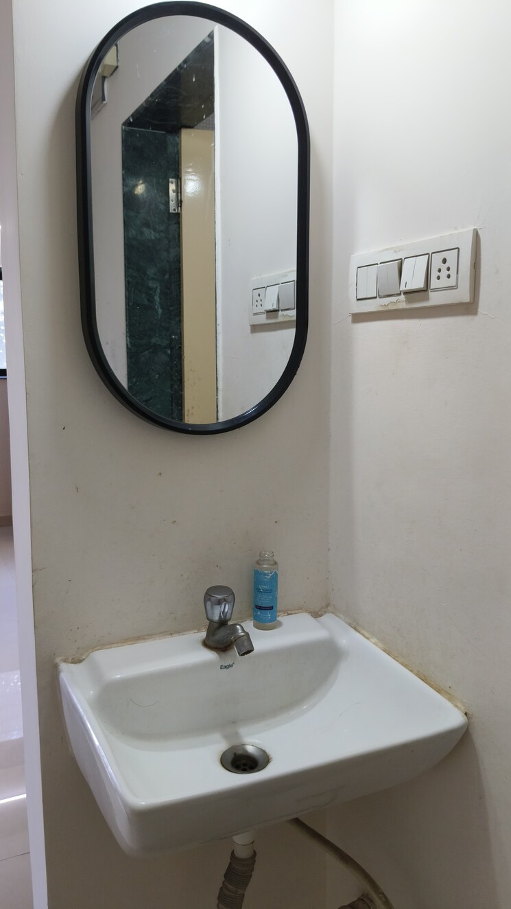 Bathroom, omkar-pearl-apartment 2 Bedroom 1100 Sq.Ft. Apartment In Veerabhadra Nagar Pune 9278482