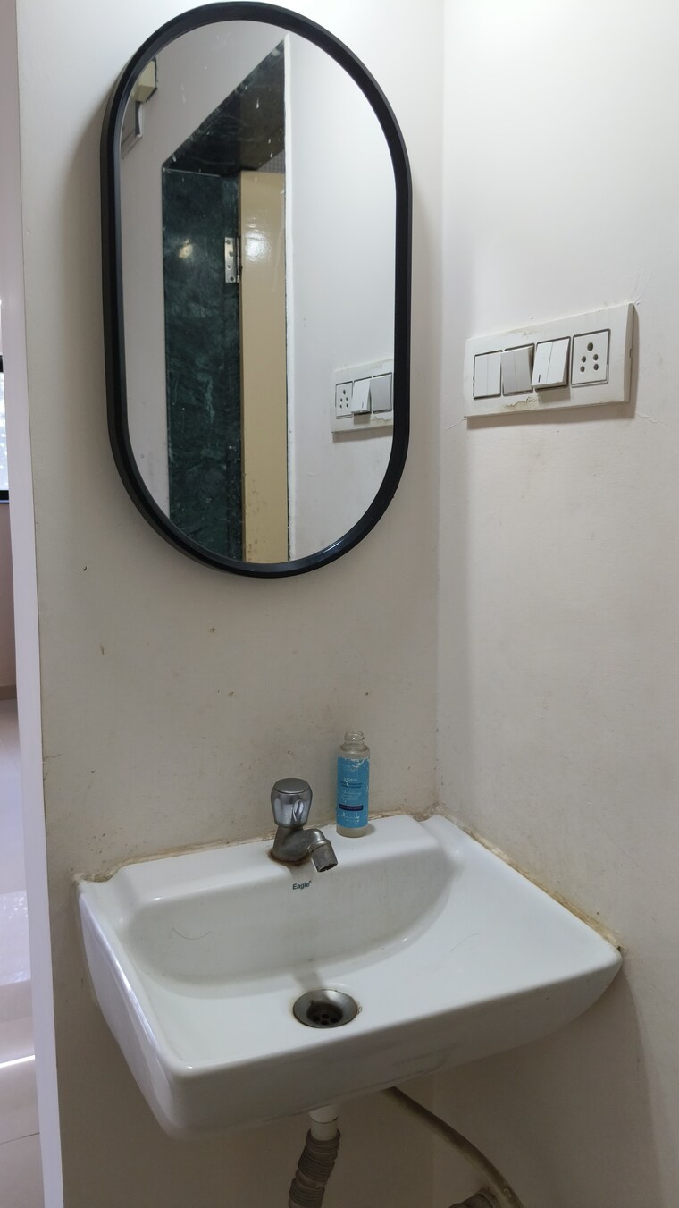 Bathroom, omkar-pearl-apartment 2 Bedroom 1100 Sq.Ft. Apartment In Veerabhadra Nagar Pune 9278482