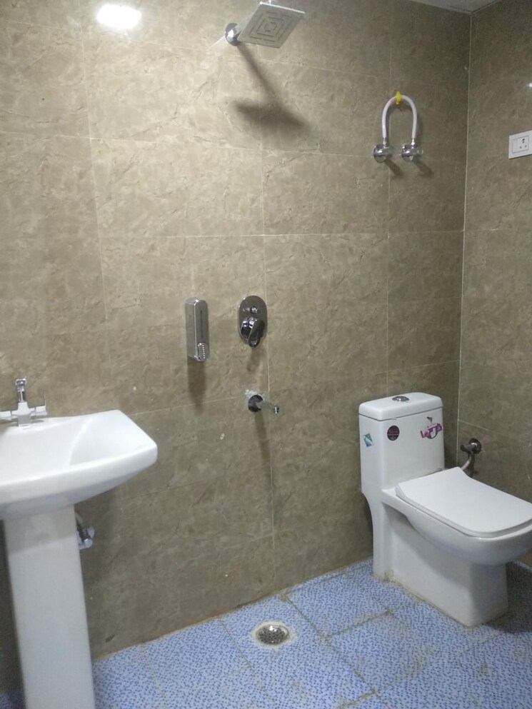 Bathroom, avantika colony 5 Bedroom 300 Sq.Yd. Independent House In Avantika Colony Ghaziabad 9278506