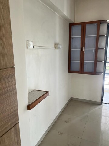 Room in 2 BHK Apartment at Lodha Primo, Parel – for Rent