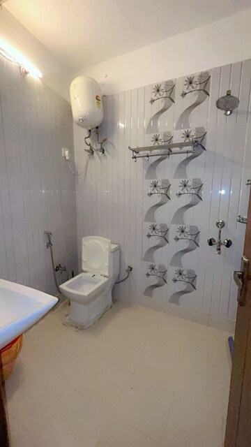 Bathroom in 2 BHK Builder Floor at Dun Palm City Villas, Patthri Bagh – for Rent