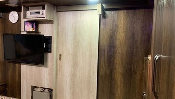 Furnished Amenities in 1 BHK Apartment at Jyoti Complex, Goregaon East – for Rent