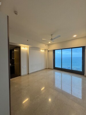 Room in 3 BHK Apartment at Malabar Hill – for Rent