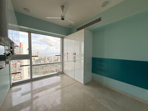 Room in 3 BHK Apartment at Worli – for Rent