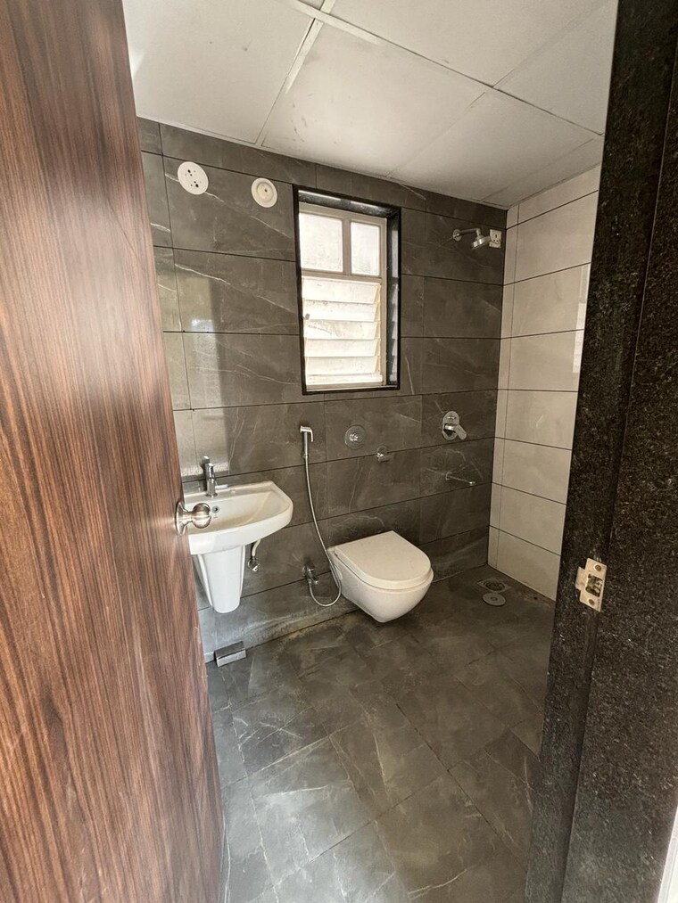 Bathroom, jhamtani-vision-ace-phase-1 2 Bedroom 631 Sq.Ft. Apartment In Tathawade Pune 9278649