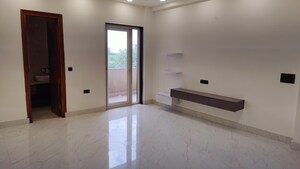 Room in 4 BHK Builder Floor at Green Fields Colony – for Rent