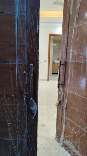 Furnished Amenities in 4 BHK Builder Floor at Green Fields Colony – for Rent