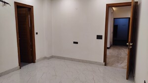 Room in 4 BHK Builder Floor at Green Fields Colony – for Rent