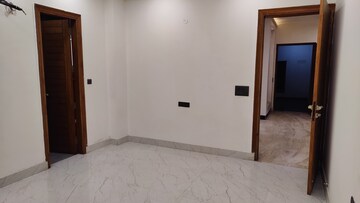 Room in 4 BHK Builder Floor at Green Fields Colony – for Rent