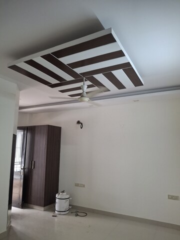 Room in 3 BHK Builder Floor at Sector 40 – for Rent