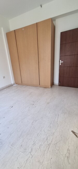 2 BHK Apartment For Rent in Pareena Om Apartments, Sector 112