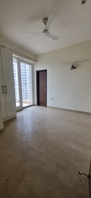 2 BHK Apartment For Rent in Tashee Capital Gateway, Sector 111