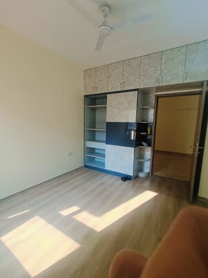 Room in 3.5 BHK Apartment at Emaar Palm Heights, Sector 77 – for Sale