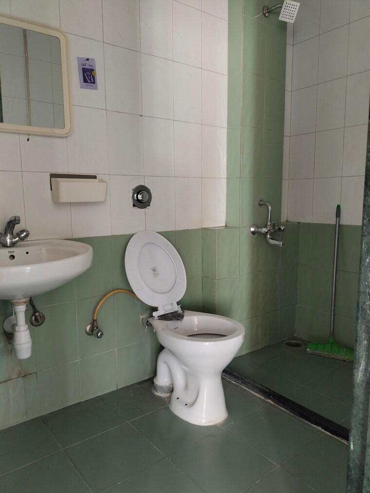 Bathroom, hiranandani-estate 2 Bedroom 680 Sq.Ft. Apartment In Ghodbunder Road Thane 9278814