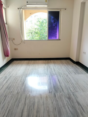 Room in 2 BHK Apartment at Hiranandani Estate, Ghodbunder Road – for Rent