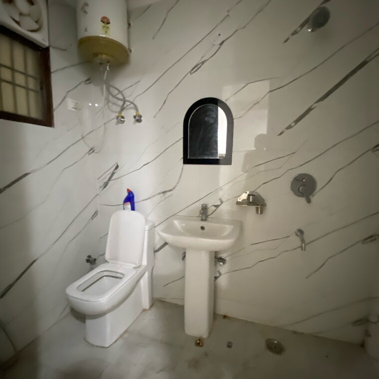 Bathroom, chattarpur 3 Bedroom 1200 Sq.Ft. Builder Floor In Chattarpur Delhi 9278816