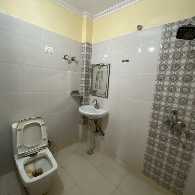 Bathroom, chattarpur 3 Bedroom 1200 Sq.Ft. Builder Floor In Chattarpur Delhi 9278816